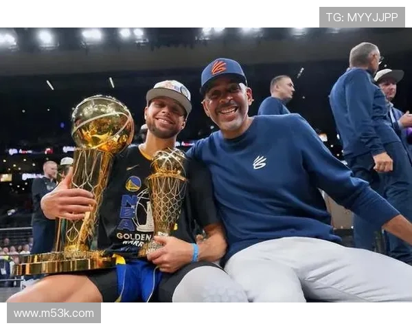 欢迎来到多伦多!库里会面卡特致意握手 篮球情怀跨世代传承 欢迎来到多伦多!库里会面卡特致意握手 篮球情怀跨世代传承