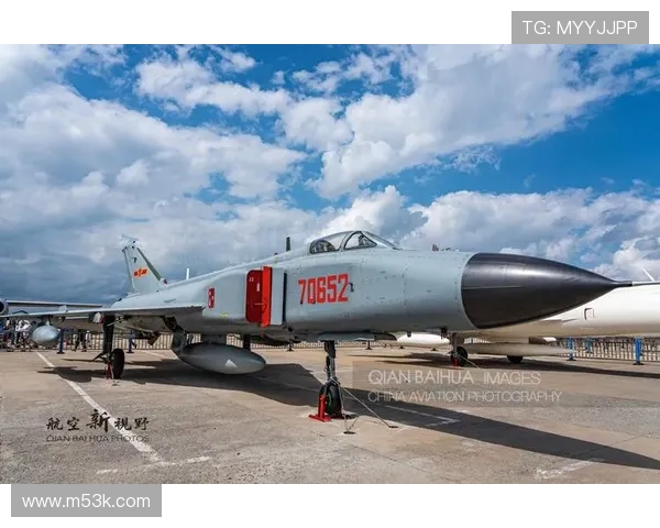 歼8II战斗机完成最后一次蓝天守卫任务正式退役